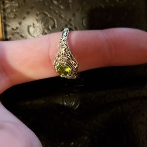 Womens 925 silver Peridot flower stamped ring
